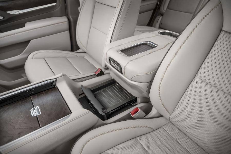 Интерьер GMC Yukon XL Denali 2020 года  (фото 7 из 14)